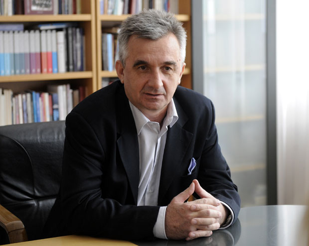 Верске комисије на оку држале епископе пола века